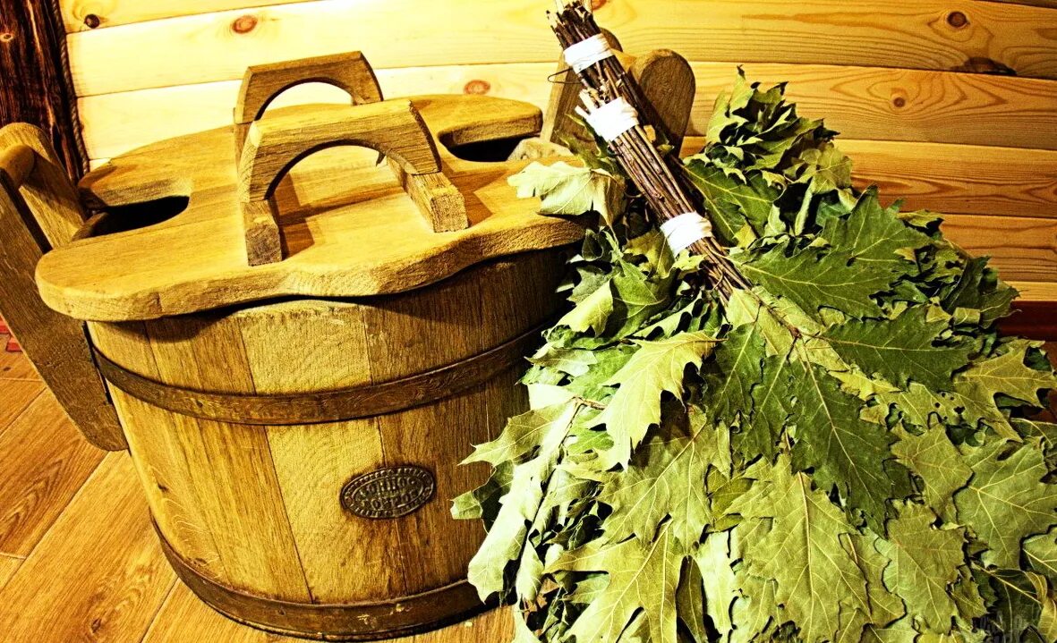 Кипяток с плавающим дубовым веником 6. Brooms: баня с вениками санкт-петербург. Веник и ковшик для бани. Дубовый веник 50х30 см. Запарка веника для бани.