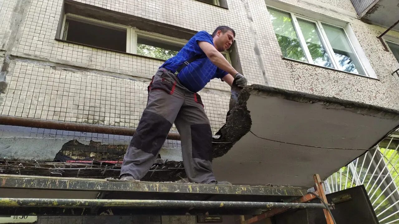 Демонтаж навеса. Демонтаж навеса. Навесы из профильной трубы инновации. Демонтаж навеса. Демонтаж ж/б козырьков.