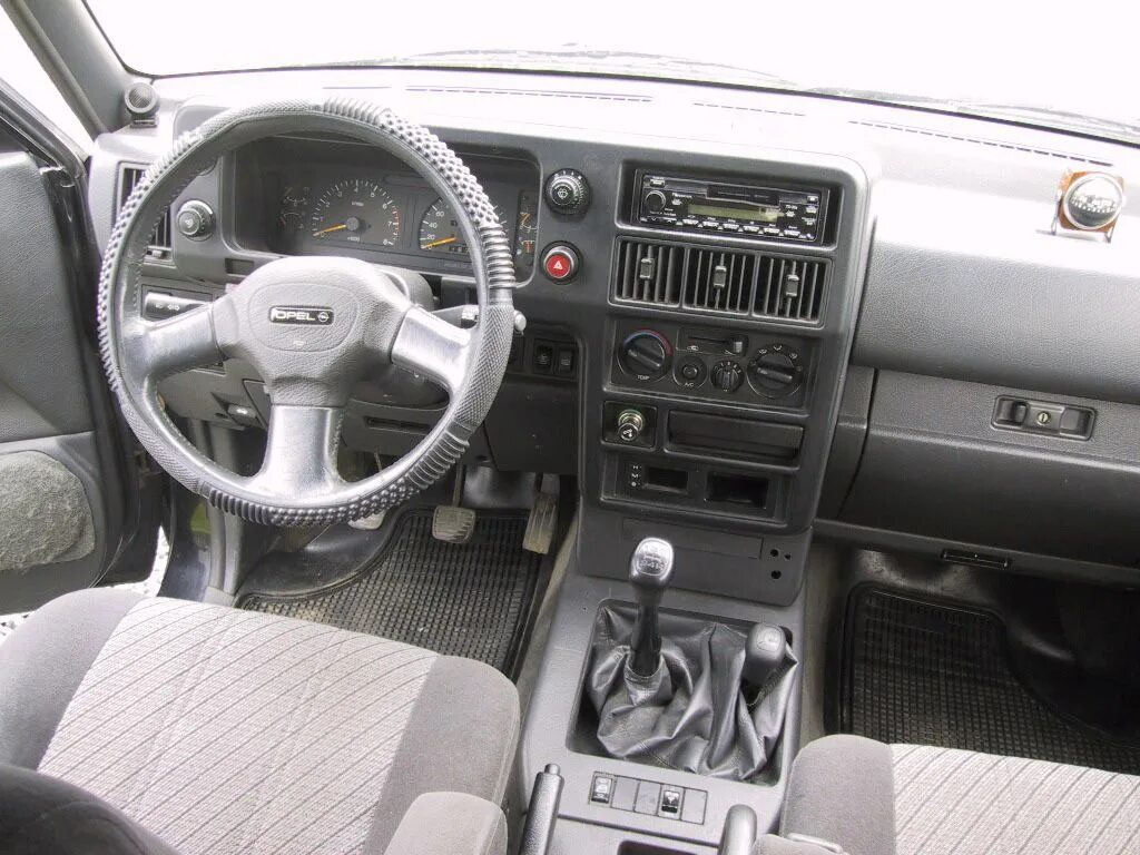 Opel Monterey 3.2 бензиновый 1994 красный раптор на DRIVE2