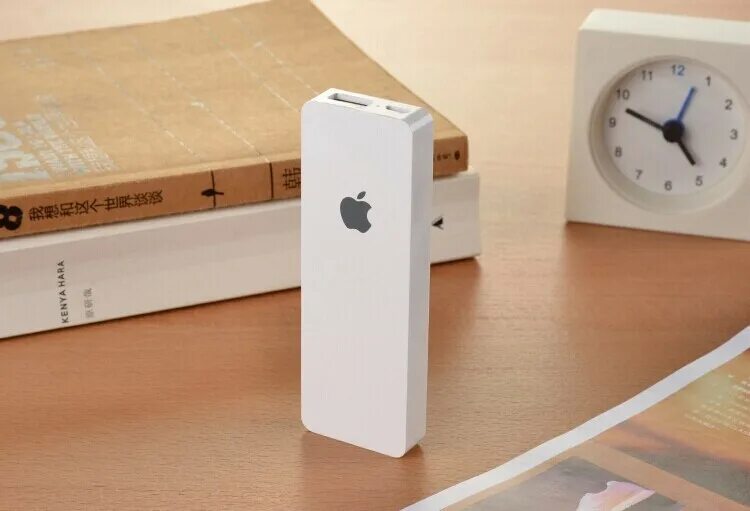 Повер apple. Повер банк Apple 6000 Mah. Power Bank Apple 4000mah. Battery Pack Apple 4000mah. Apple Power Bank 2023.