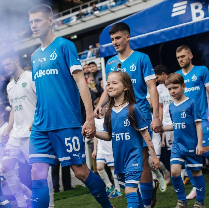 Крутые логотипы футбольных команд. Создать фк. Создать фк. Футбольный герб. Эмблемы футбольных команд.