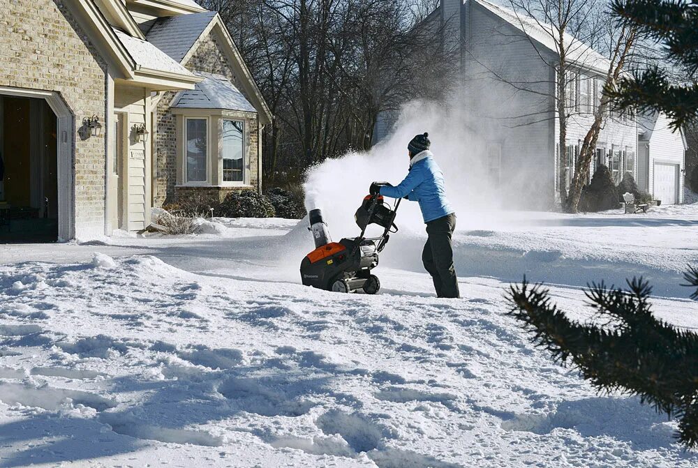 Snow start. Снегоуборщик husqvarna st 131. хускварна 131 снегоуборщик. husqvarna машина снегоочистительная. снегоуборщик snow blower.