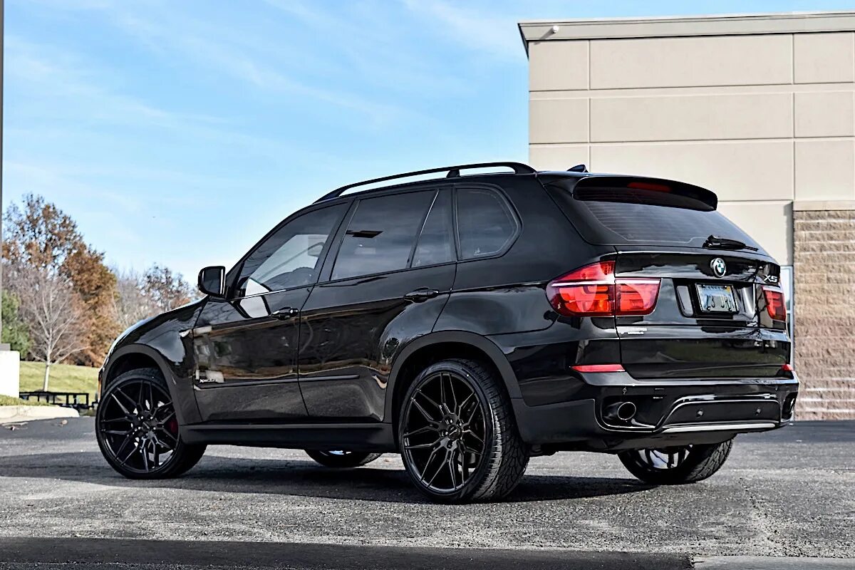 Bmw x5m 2011. Бмв х5 фишки. Bmw x5 e70 2012. Бмв х5 70 кузов. Бмв х5 фишки.