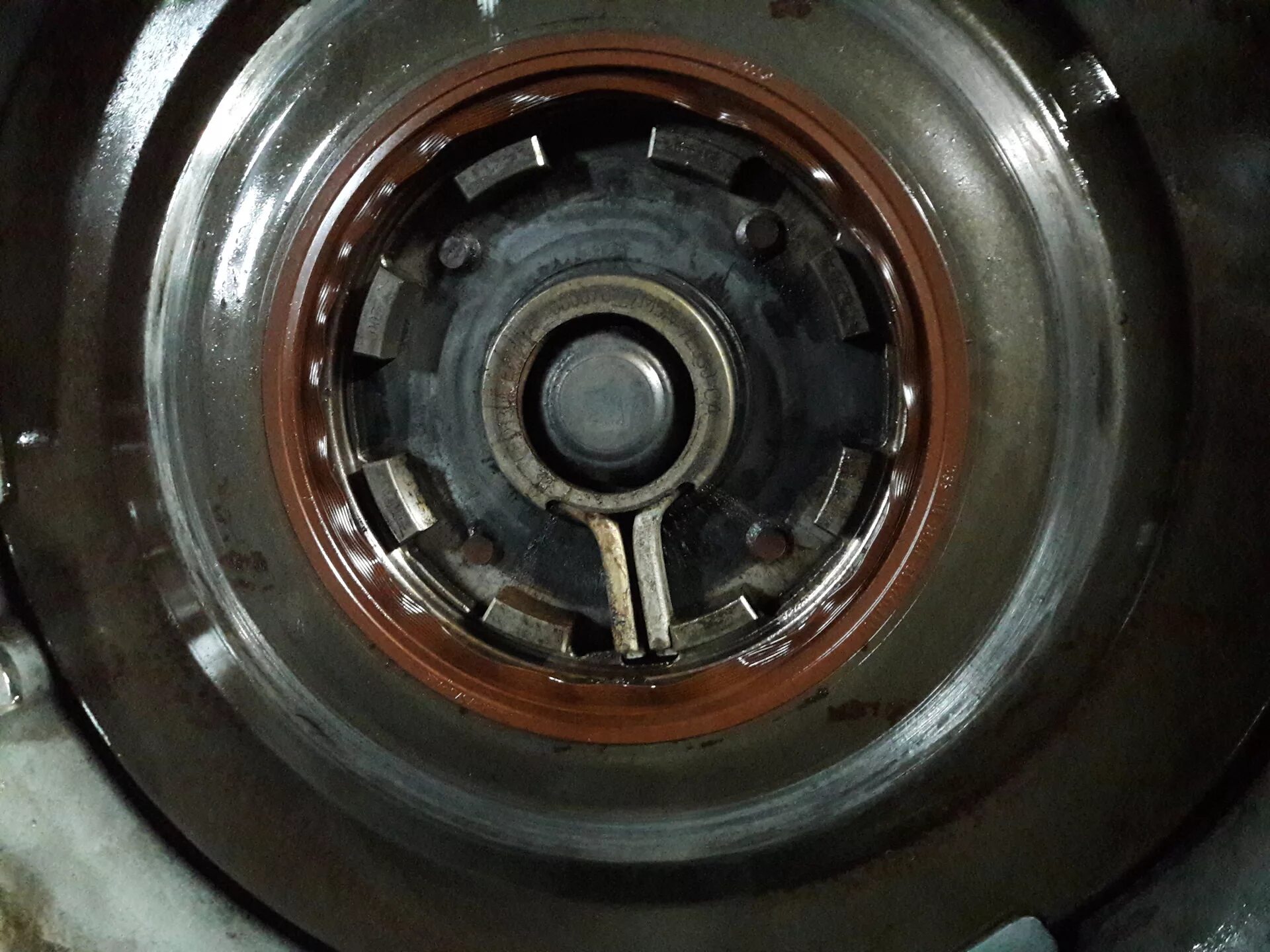 Сальник коленвала задний 402 двигатель. Сальник коленвала ваз 21213 передний. 2 сальника в заднюю ступицу газель. Сальник подшипник коленвала тайга 550. Сальник коленвала лобовой нива шевроле.