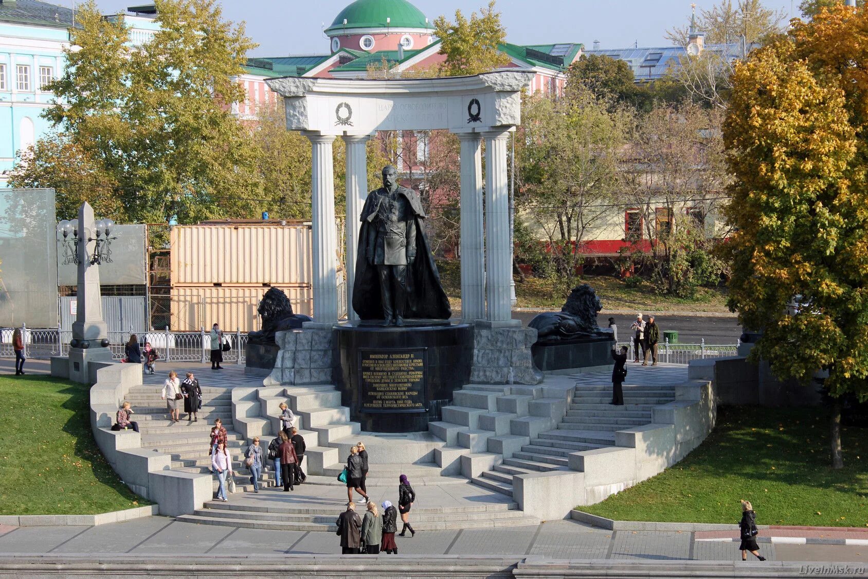 Памятник александру второй. Памятник Александру 2 у храма Христа Спасителя. Памятник Александру 2 в Москве. Памятник Александру II У храм Христа Спасителя Москва. Памятник Александру II В Москве – Рукавишников.