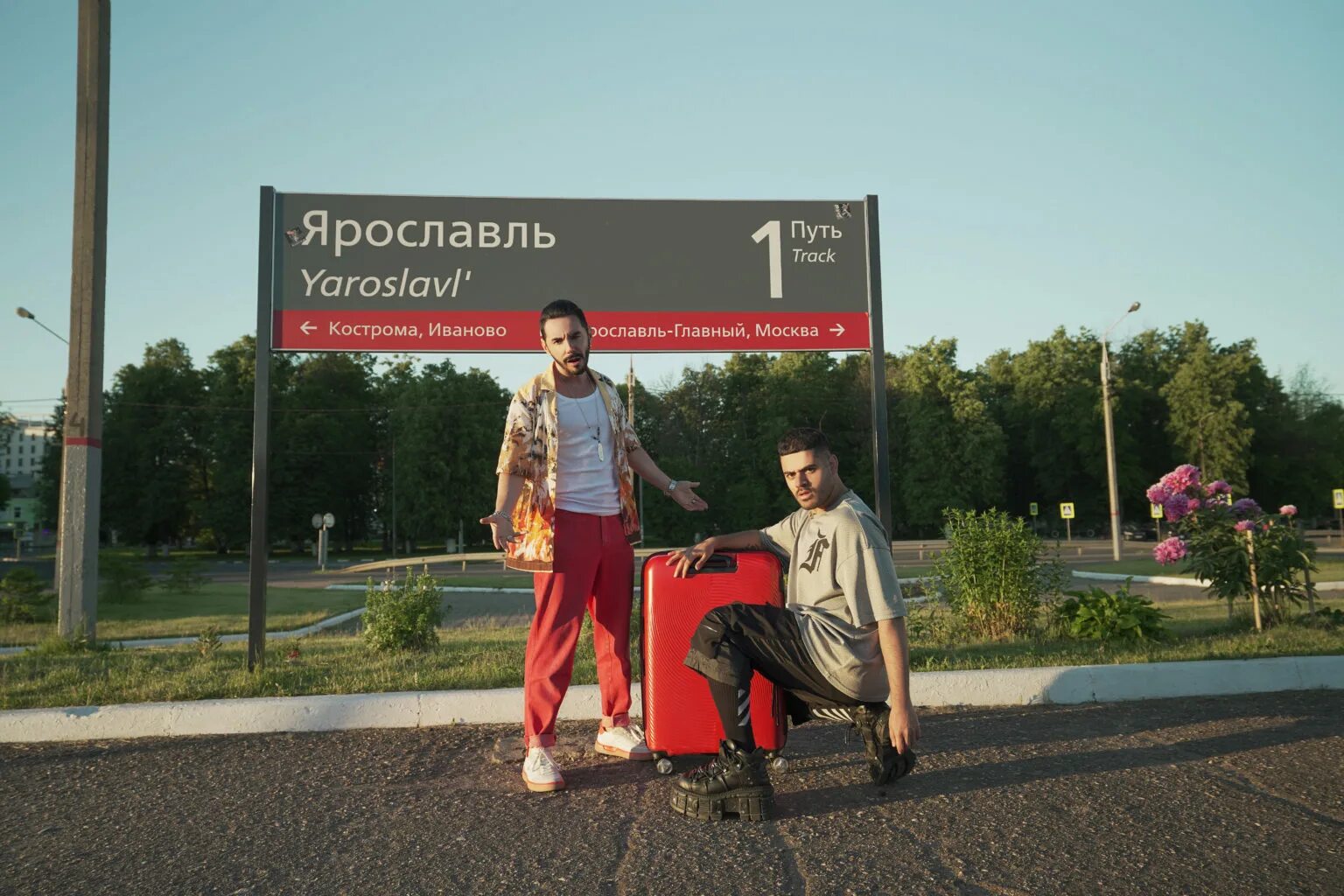 Руссо экспрессо программа пятница. Передача про путешествия на пятнице. фотосессия 1 сезон пятница. пятница путешествия. жиров тимур ярославль.