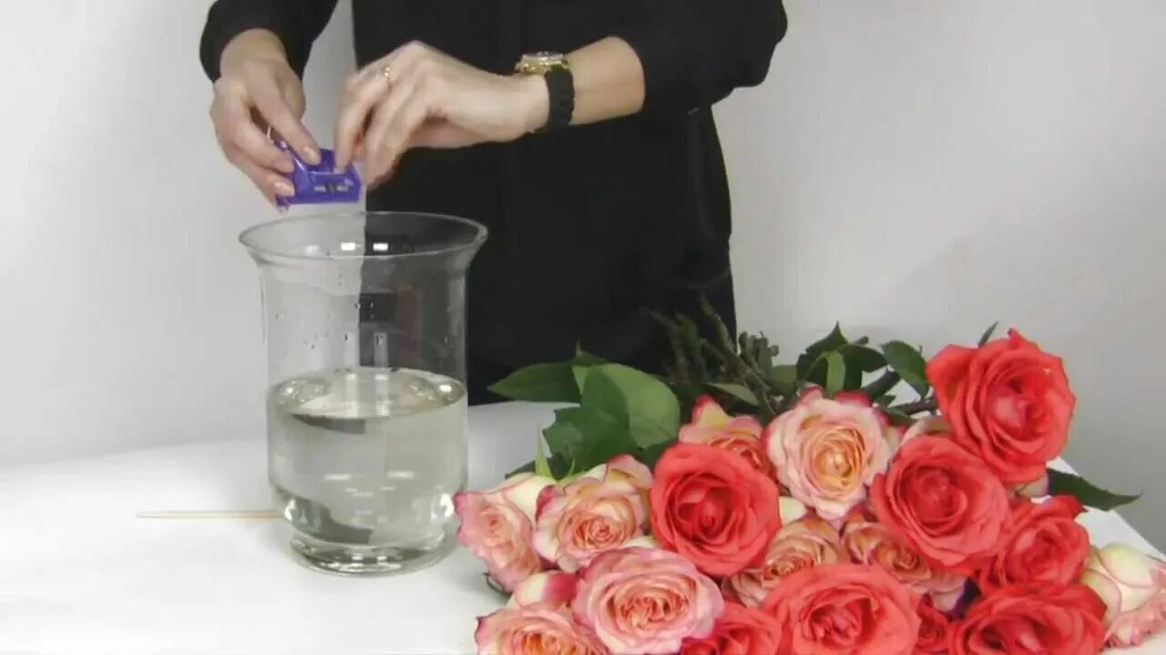 Что добавить в воду к розам