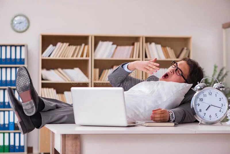 I was too tired to working. Усталость мужчина. много работы с утра. мужик устал. tired man.
