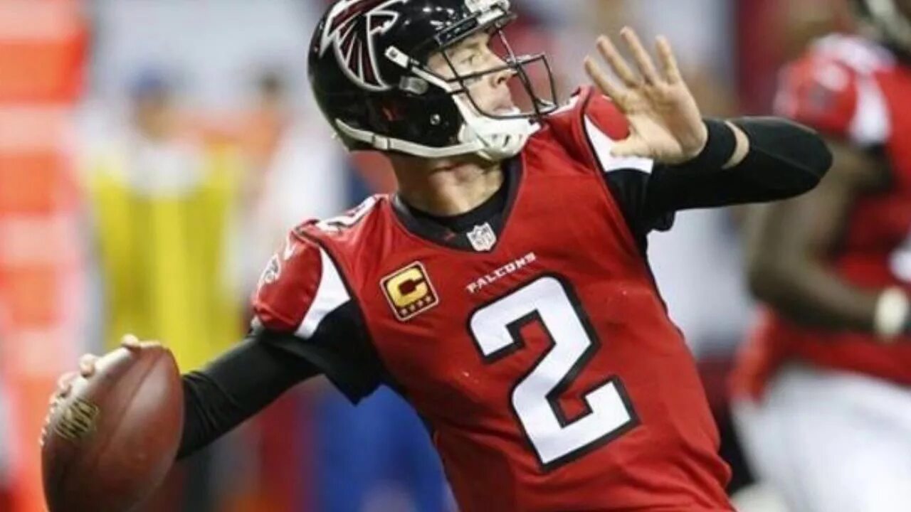 Matt is playing football. Мэтт айс. мэтти бордерс. мэтт калил. matt riddlehoover.