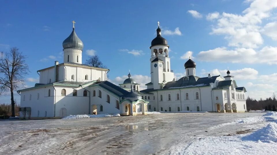 Иоанно-Богословский Крыпецкий монастырь. Иоанно Богословский монастырь Псковская область. Крыпецкий монастырь Псковская область.