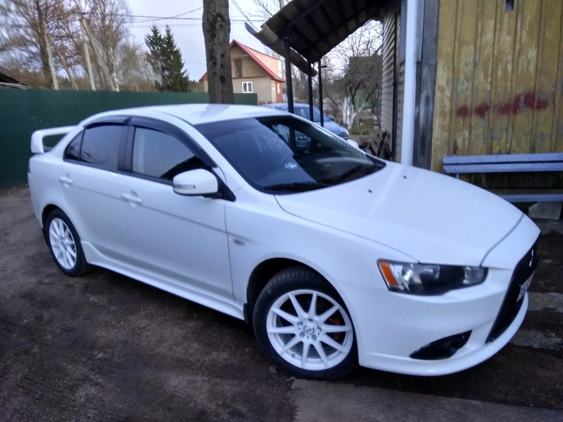 Mitsubishi Lancer x на 17 дисках. Митсубиси Лансер 17. Митсубиси Лансер 10 на 17 дисках. Lancer 10 r16.