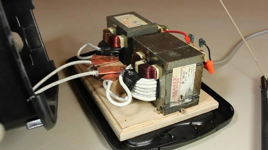 Сварочный инвертор трансформатор. Сварочный полуавтомат diy. понижающий трансформатор дуга-338. сварочник из трансформатора от микроволновки. трансформатор микроволновки точечная сварка.