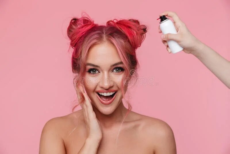 Фотосессия на белом фоне в розовом свитере идеи. Ава женщина в розовом свитере. Девушка в розовом свитере. Персонажи в розовом свитере. Девушка радостно удивляется.