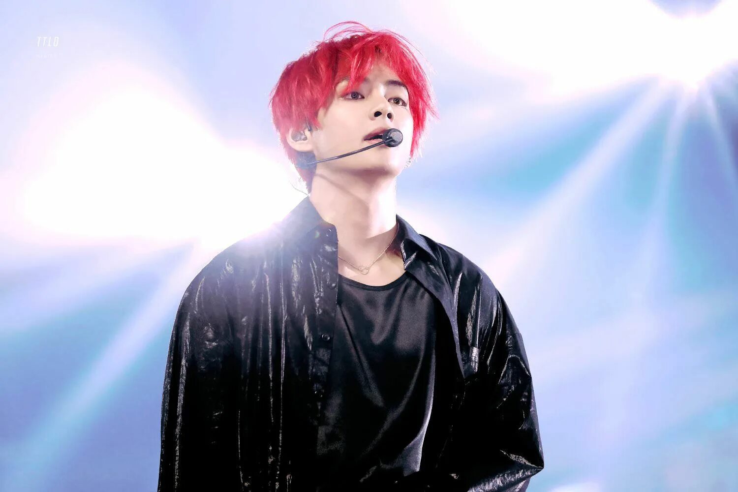 Bts red. Тэхен бтс. бтс тэхён с красными волосами. kim taehyung red hair. bts тэхен с красными волосами.