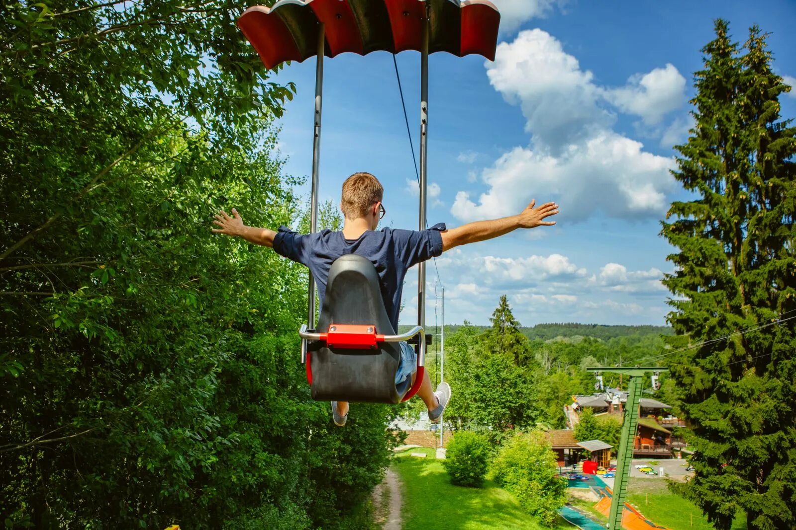 Личное развлечение. Парк «приключения в Вершинах деревьев» (Tree Top Adventure Park). Активный отдых. Парки активного отдыха для детей. Активные развлечения.