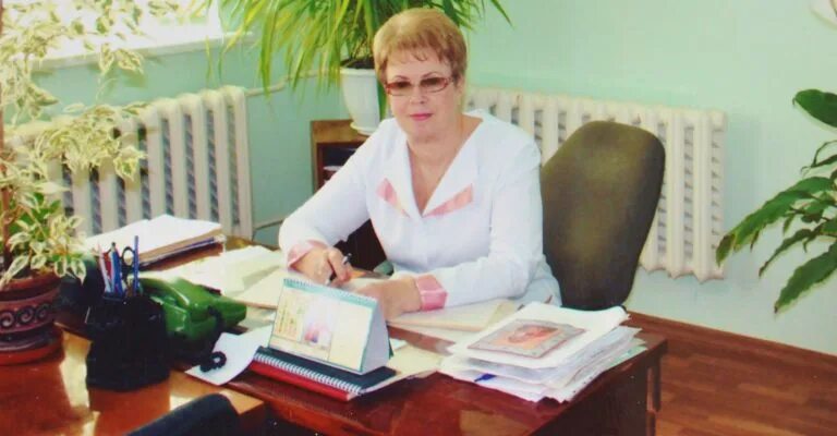 Первая заведующая. Первая заведующая. Первая заведующая. Заведующая поликлиникой 4. Первая заведующая.