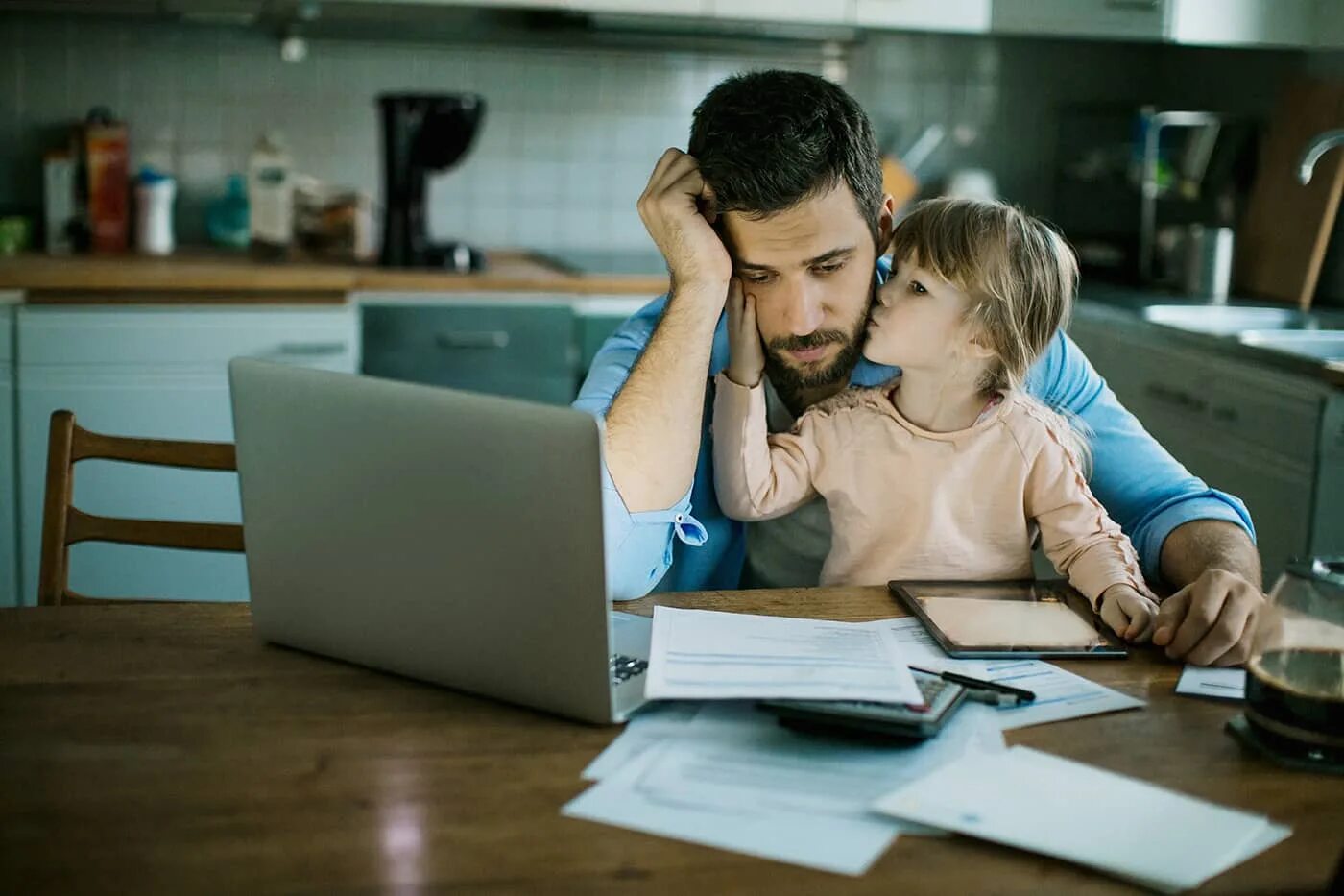 Родители одиночки. Отец одиночка. Папа в семье. Одинокие отцы воспитывающие детей. Отец