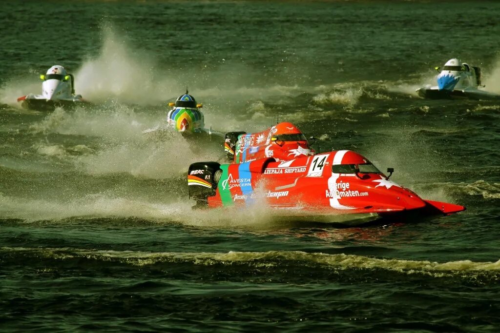 Водно-моторный спорт f1. Формула 1 на воде f1h2o. Формула 1 на воде в спб. Водно моторные гонки. Гоночные катера формулы 1.