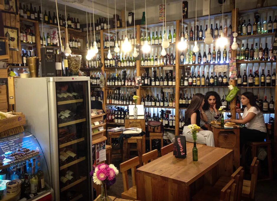 ереван калюме бар. ин вино ереван. ереван бары. ереван бары. хемингуэй бар ереван.