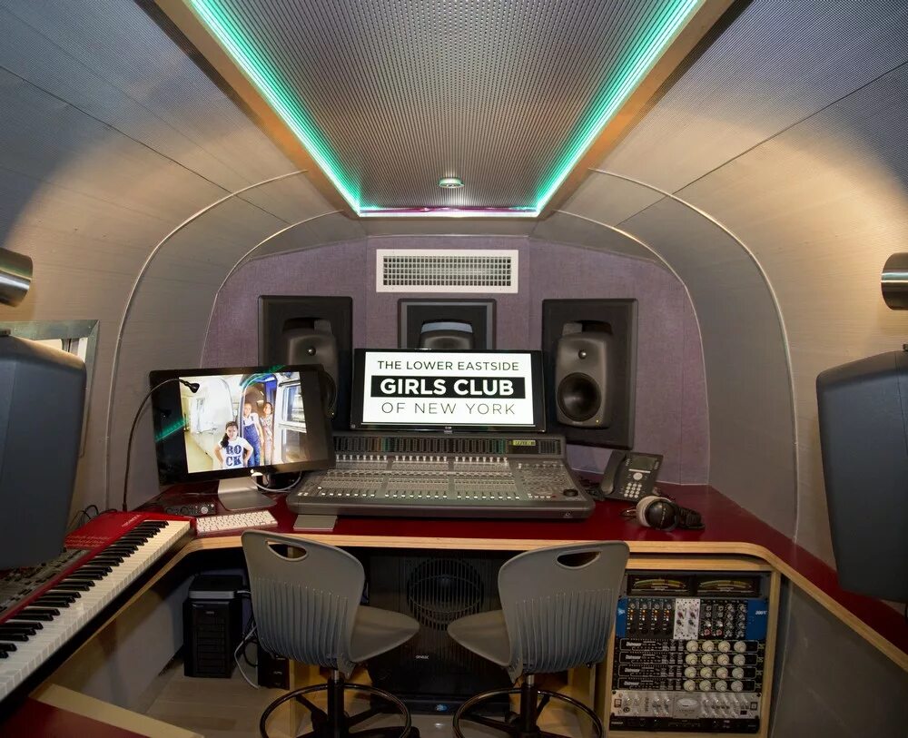 Inside studio. Control room record studio интерьер. пульт управления светом american dj airstream ir. record booth. caravan records – car 078.