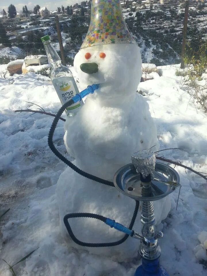 Кальян елка. Новогодний кальян. зимний кальян. снеговик с кальяном.