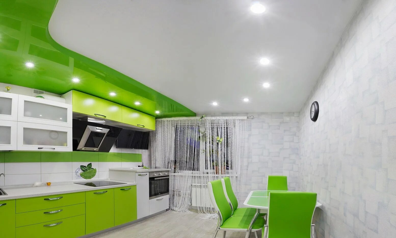 Какой лучше натяжной на кухне. Натяжной потолок на кухне. Салатовый потолок. Салатовый натяжной потолок. Зеленый потолок на кухне.
