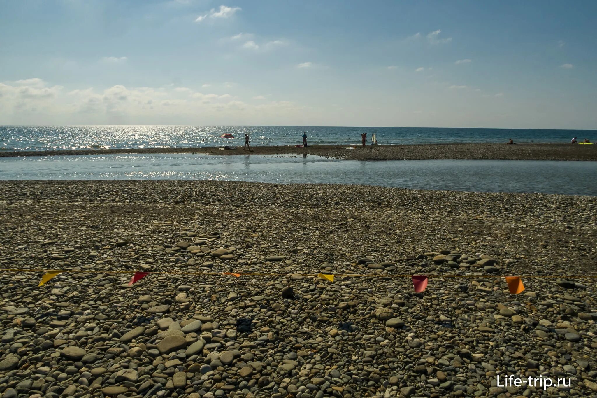 Пляж сочифорния Адлер. Пляж сочифорния Адлер фото. Пляж сочифорния Адлер фото 2022. Сочифорния пляж трубы. Пляж адлера сочифорния