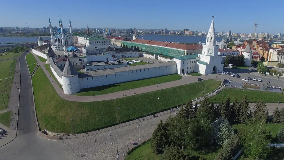 Чем известен казанский кремль. Казанский Кремль Казань. Спасская башня Кремля Казань. Историко-архитектурный комплекс «Казанский Кремль» (Казань). Белый Кремль Казань.