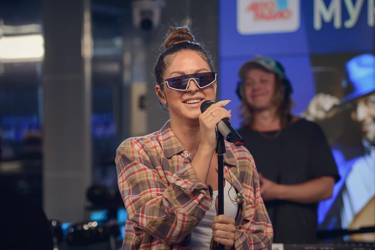 Владимир игнатов авторадио. Авторадио вчера. Авторадио вчера. Анжелика варум на авторадио. Ирина дубцова нева на авторадио.