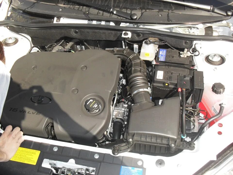 Номер двигателя 21127 где находится Kia Sportage (SL) 3 поколение Расположение VIN и номера двигателя