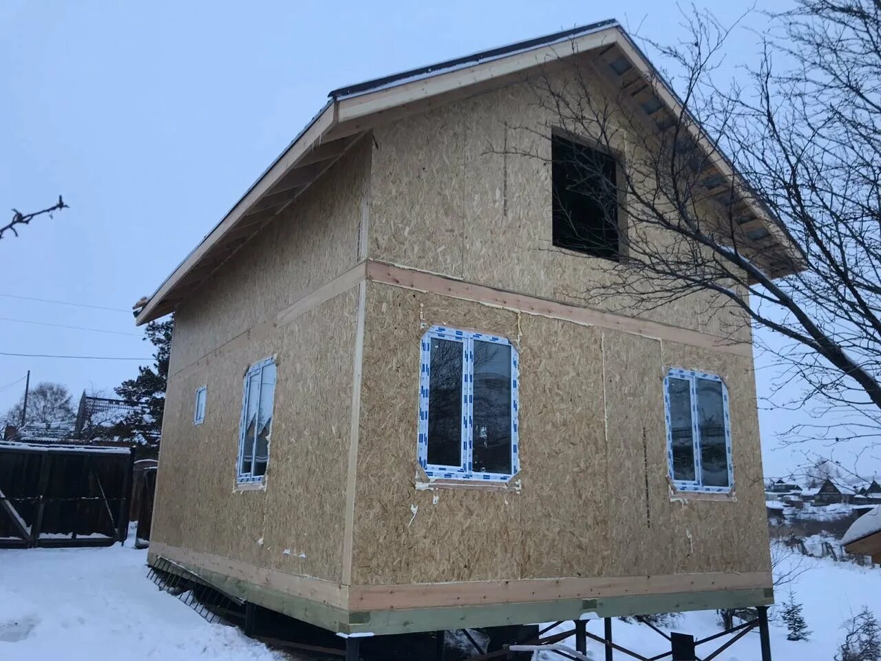 Сип дом ростов. Дом из СИП панелей. СИП дом. Маленький домик из СИП панелей. Дача из СИП панелей.