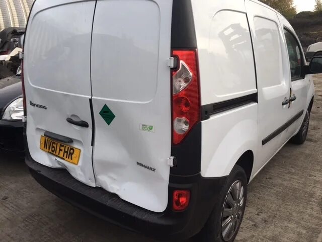 Двери renault kangoo. Рено Кангу 2 поколение. Рено с раздвижной дверью. Фонарь Рено Кангу 2. Рено с выдвижными дверями.