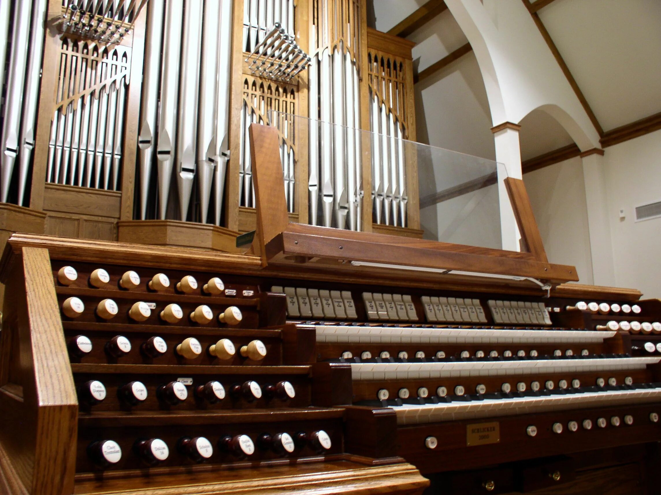 Organ. Органный концерт "и.с.Бах и итальянские композиторы". Органный концерт "и.с.Бах-Великий мастер полифонии". Йошкар Ола органный зал. Орган и органист.