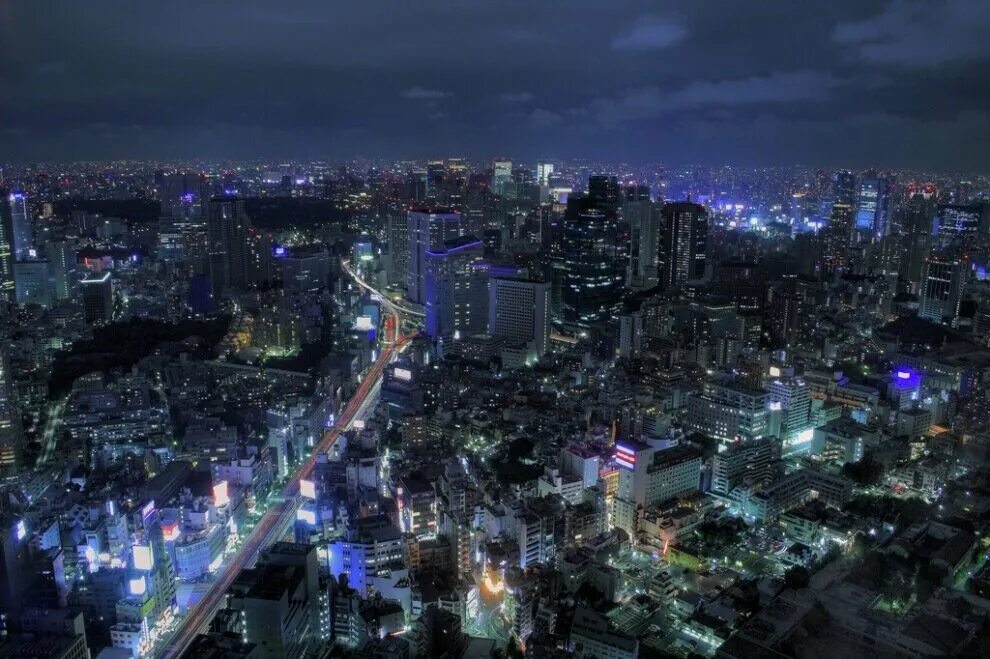 Токио с высоты птичьего полета. Вид на ночной Токио. Ночной Токио с высоты птичьего полета. Токио с птичьего полета ночью.