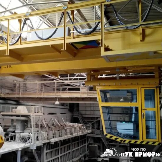 машинист козлового крана. мостовой кран 50 тонн. машинист козлового крана москва. кран мостовой козловой башенный. крановщик на козловой кран.