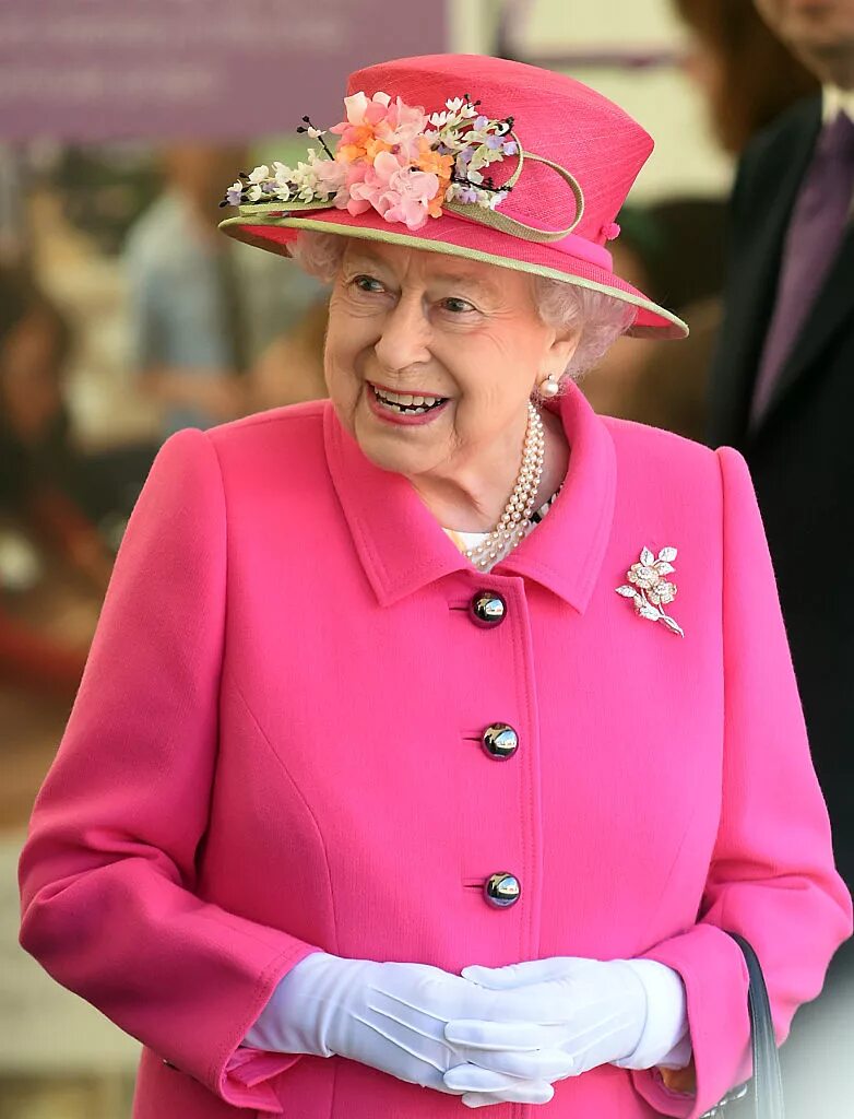 Королева великобритании ковыряется в носу. Телефоны королева. Телефоны королева. Елизавета 2. Насибулина эльвира фаритовна.