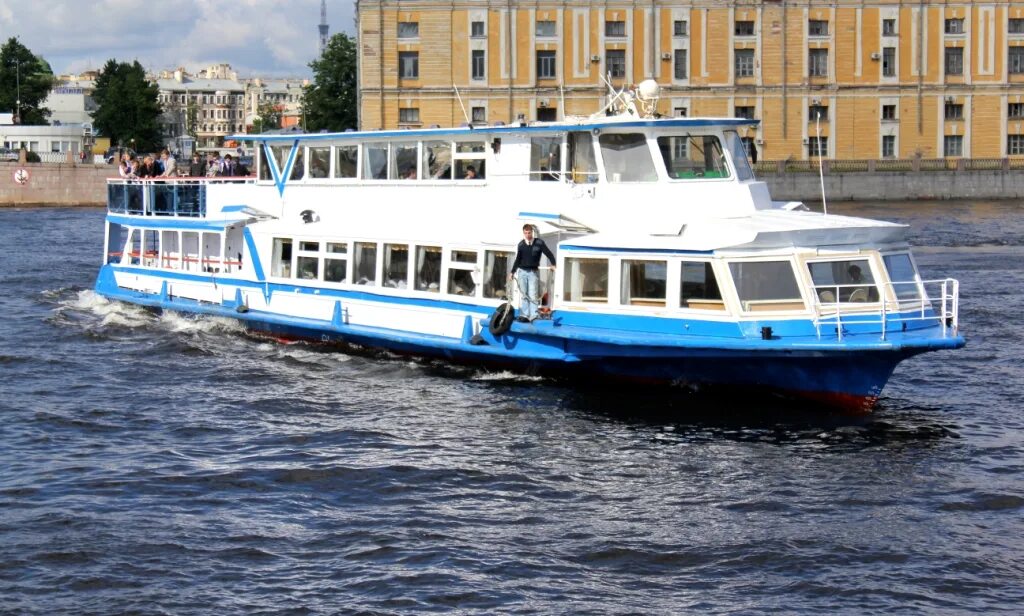 Прогулка на теплоходе по москве 2025