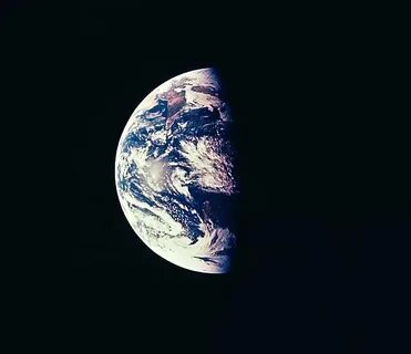 Вместо пола земля