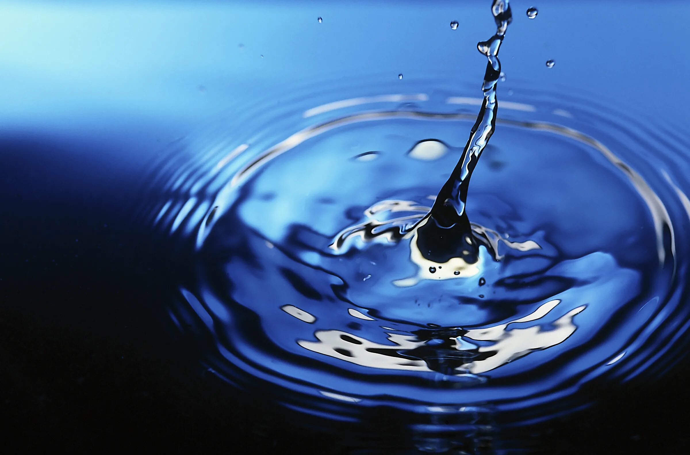 Где вода 2024. Жидкое состояние воды. жидкая вода. картинки на тему вода. брызги воды.