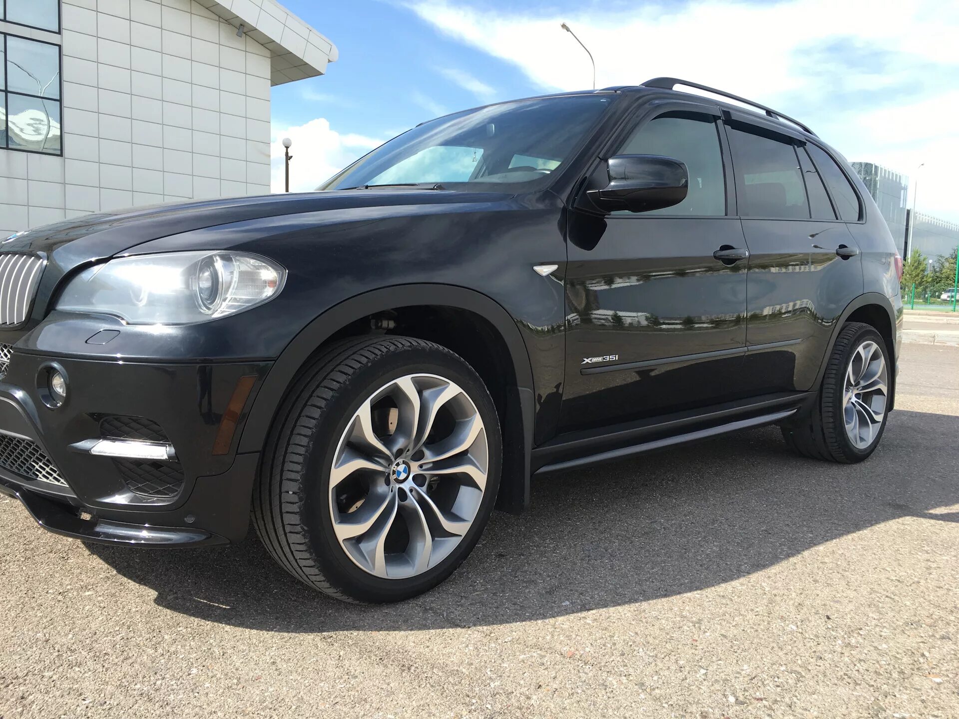 Бмв е 70 r20. Bmw x5 e70 611 стиль. Bmw x5 e70 4. Диски x5 e70. Диски x5 e70.