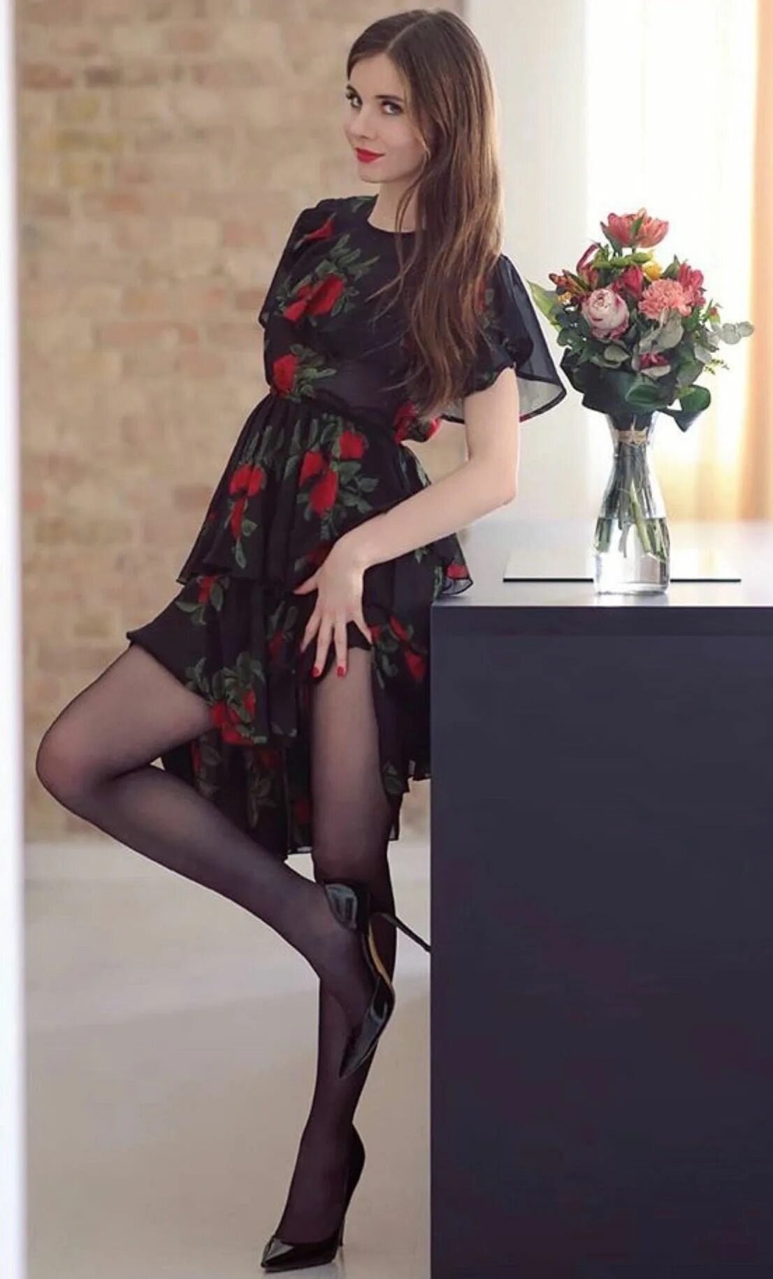 Dress and stockings. Ariadna majewska красное платье. Dress and stockings. Девушки в платьях на шпильках. Красивые девушки в колготках.