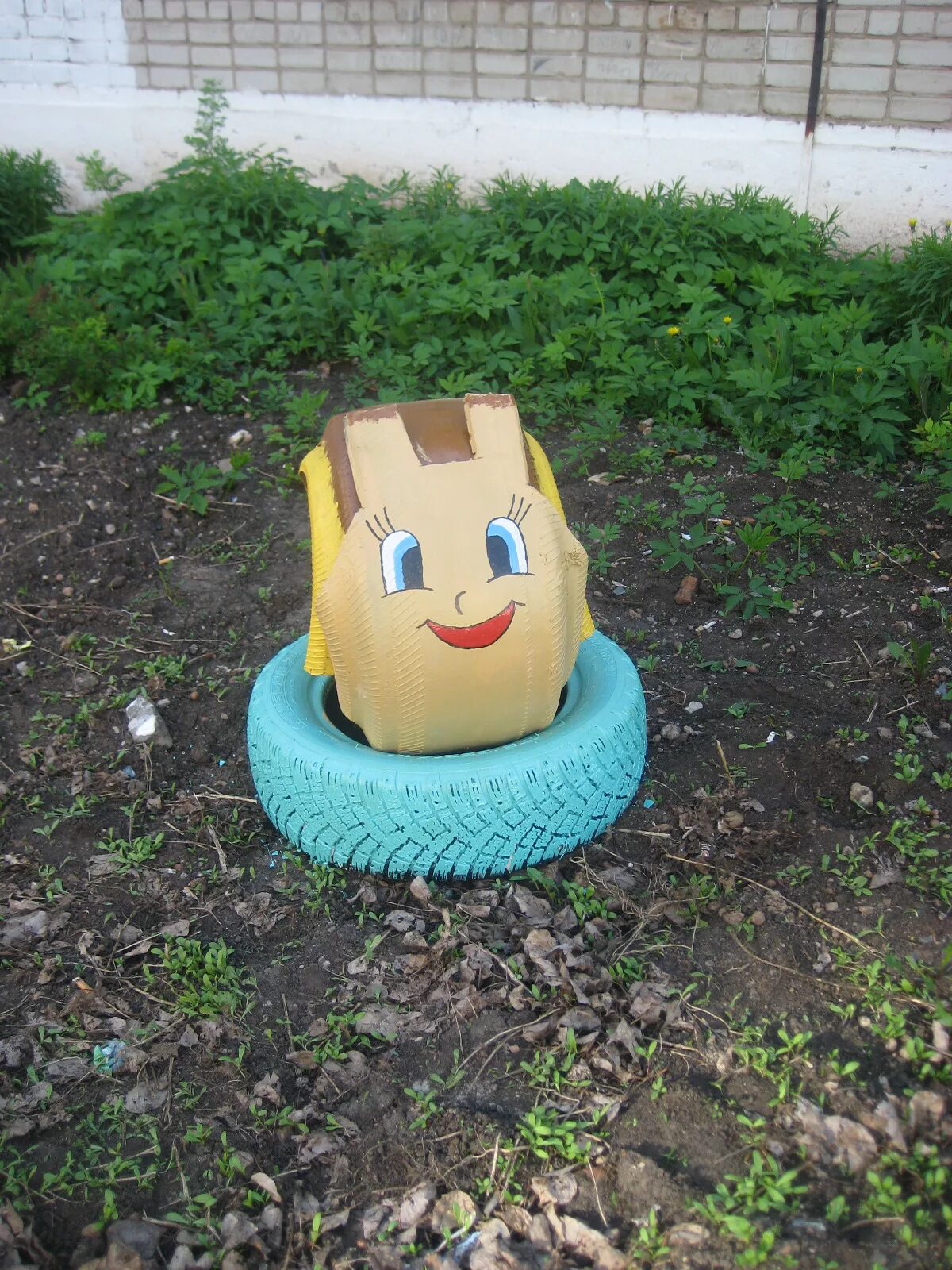 колобок шины. колобок из шин. колобок шины. фигуры из колес для сада. колобок из колес.