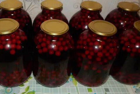 Вишня в литровых банках