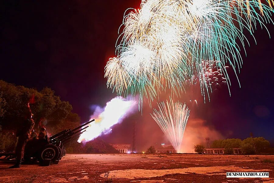 залп пушек поклонная гора. салют из артиллерийских орудий. с новым годом артиллерия. с днем артиллерии поздравления. салют артиллерия.