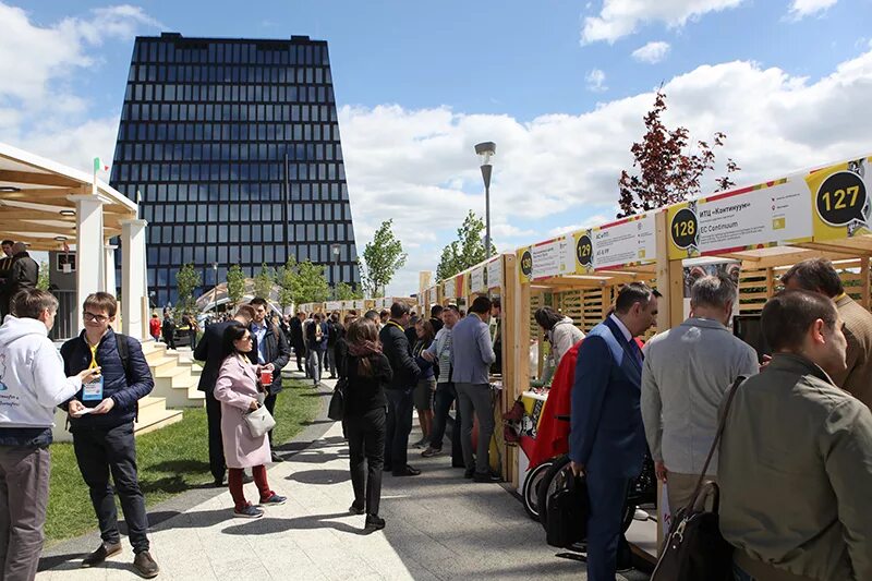 Конференции startup village в сколково. Стартап вилладж. Startup bazaar 2021. Стартап вилладж. Стартап вилладж.