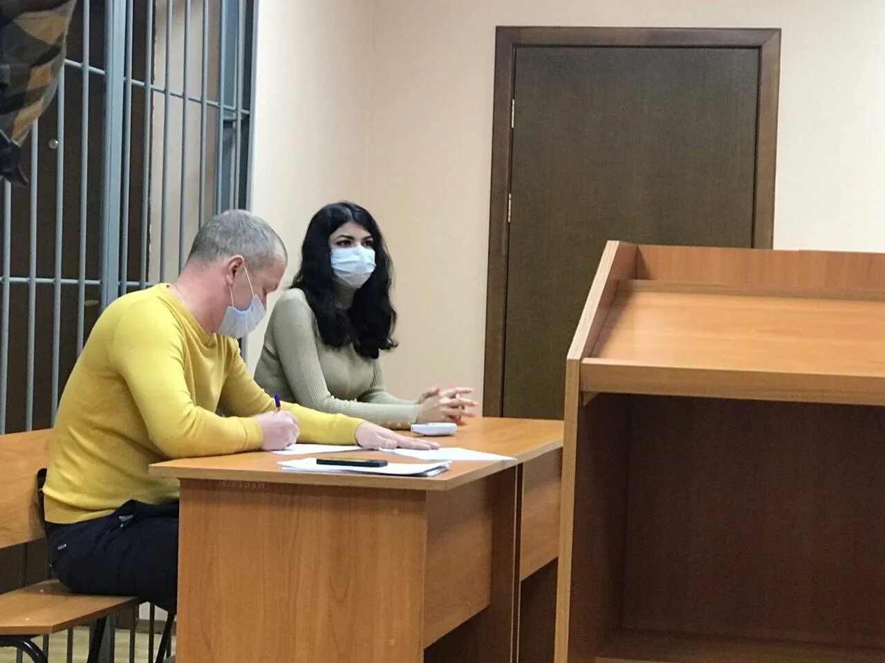 Суд над 21. Суд над девушкой. Девушка в суде. Женщина суд Новосибирск.