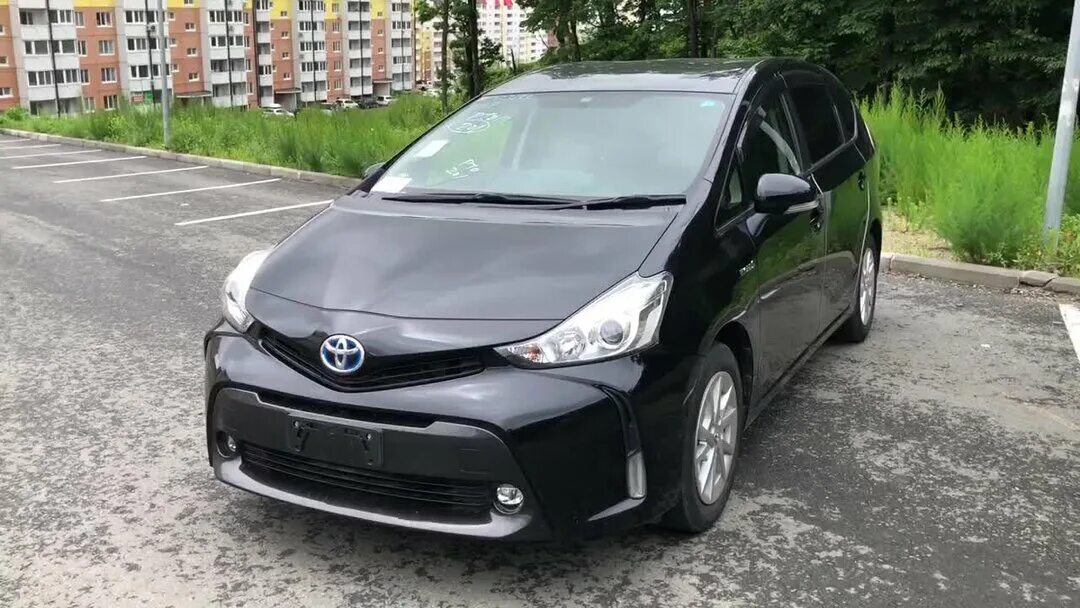 Приус Альфа. Японские автомобили минивен. Гибриды минивэны японцы. Toyota Prius Alpha панорамная крыша.