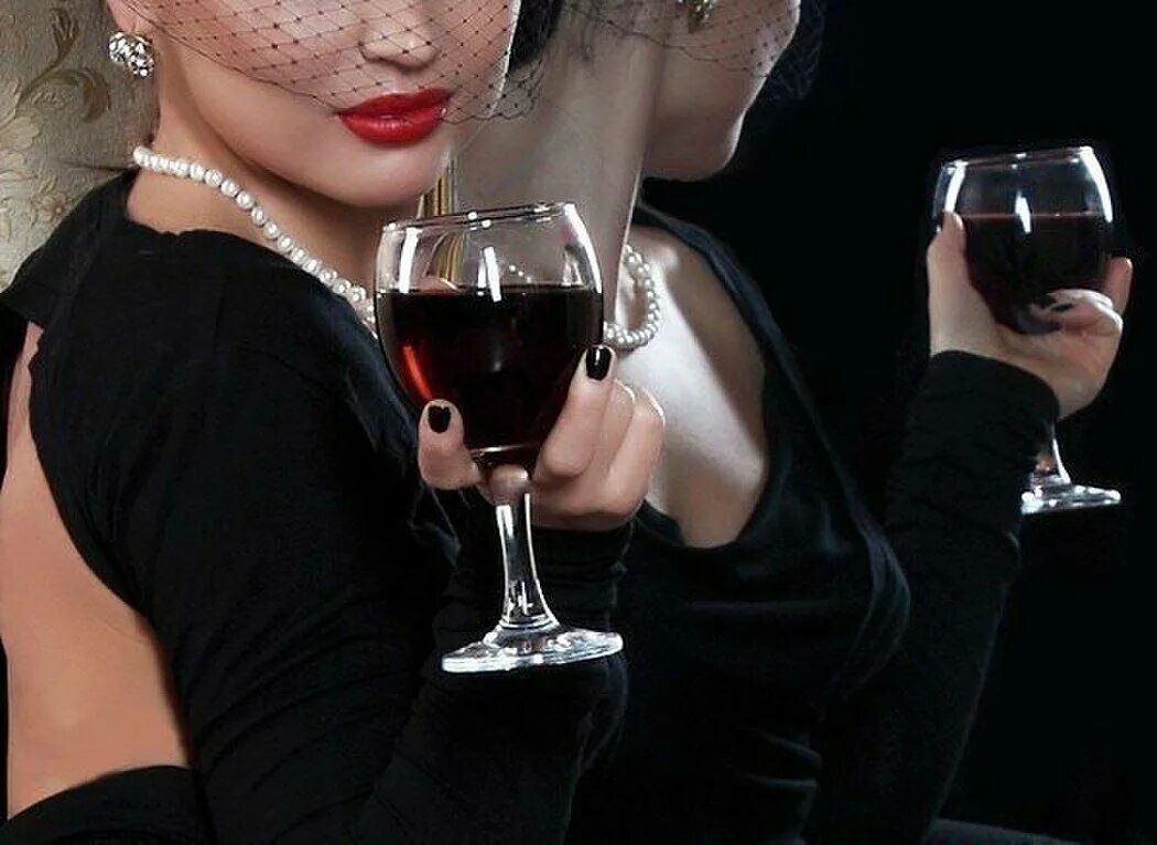 Девушка с бокалом. Девушка с бокалом вина. Девушка с вином. Красивая девушка с бокалом. Женщина пьет коньяк