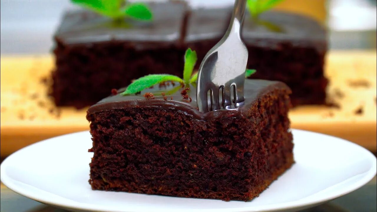 Кабачковый Брауни. Шоколадный торт кекс Брауни. Шоколадный Брауни с кабачком. Шоколадный пирог «Брауни» из цуккини. Торты и кулинария на ютубе cakes cooking