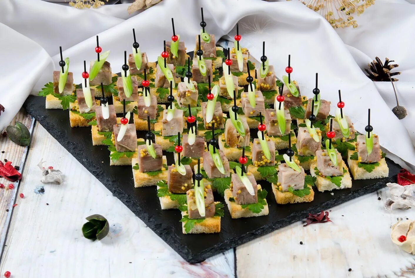 Канапе для фуршета. Канапе. Набор закусок на фуршет. Набор фуршет. Канапе на заказ с доставкой.
